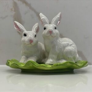 Abbott Ceramic White Easter Bunny salt and Pepper Shakers on Green Leaf